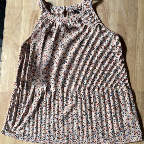 Floral tank top - Picture 1 of 3